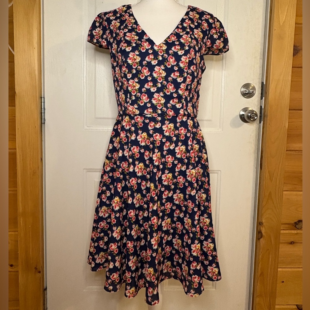 Betsey Johnson Lined Navy Floral V-Neck Midi Dress size 6